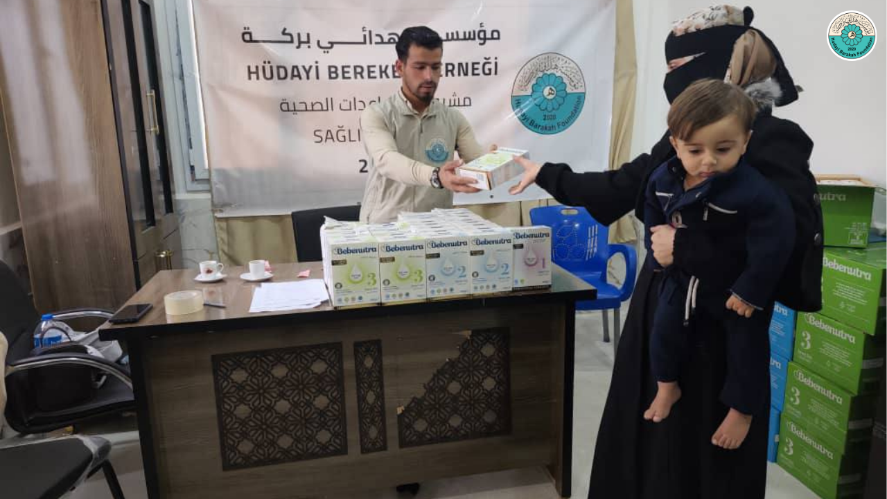 توزيع حليب أطفال في محافظة إدلب