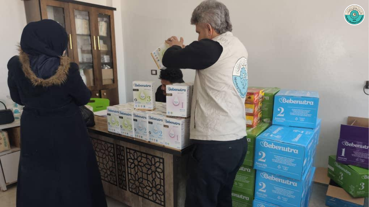 توزيع حليب أطفال في محافظة إدلب